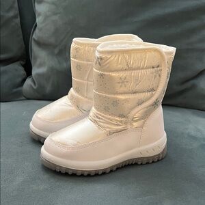 Cozy Winter Kids Boots - White and Silver